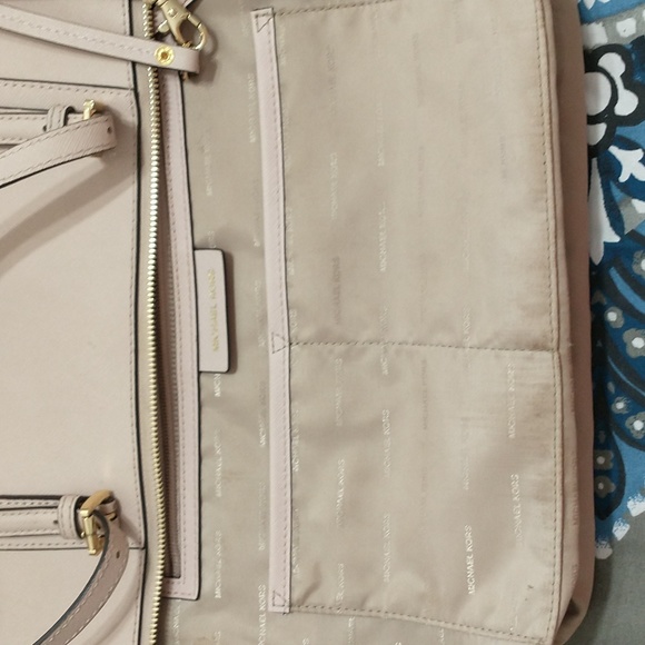 Gently used Michael kors blush or very light pink colored purse - Picture 10 of 15